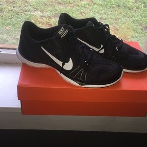 NIKE FLEX running tennis shoes